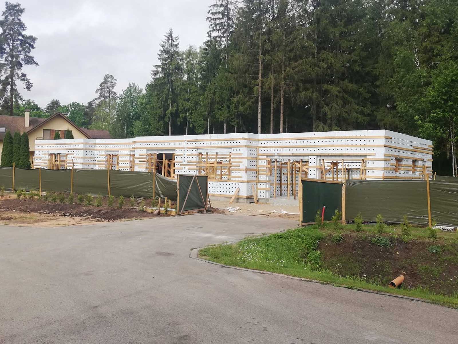 Siltinātie nesošo sienu veidņi Siltinātie nesošo sienu veidņi